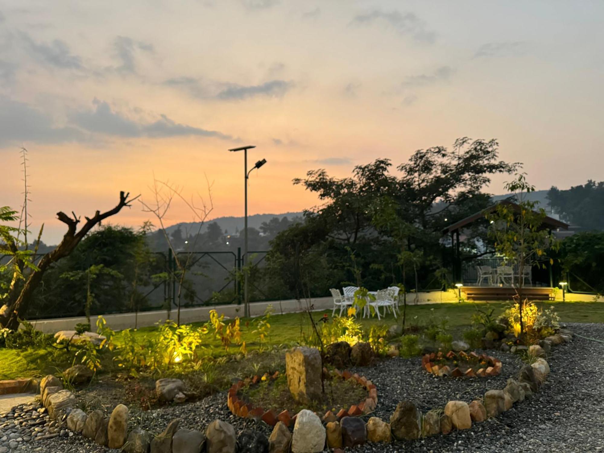 Cliff House, 3Br Lux Farmhouse 2Km To Rajpur Road Dehradun Dış mekan fotoğraf